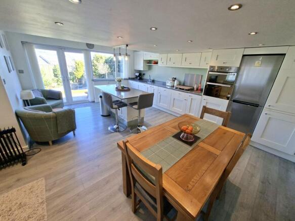 KITCHEN/FAMILY ROOM