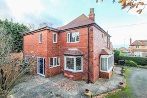 2, Houndhill Lane, Featherstone, Pontefract WF7 5AT
