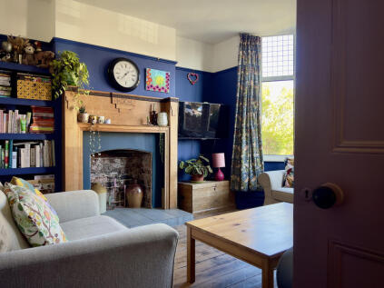 Stunning, Stylish and Spacious! Family home with delightful garden!