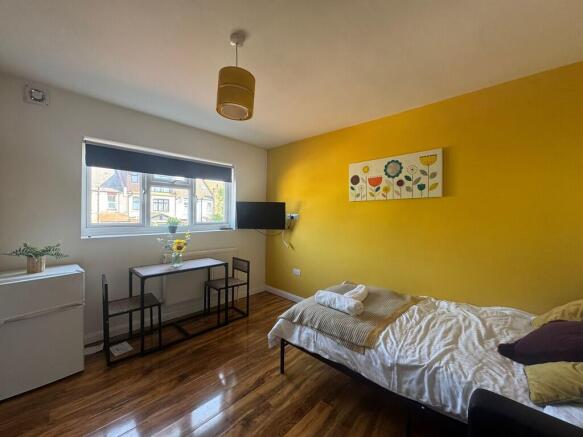 ROOM - Fernbank A...