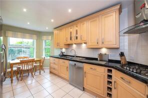 2, St Aidens Walk, Stutton LS24 9UF