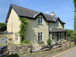 Sibrwd Y Dwr, Station Road, Llwyngwril LL37 2JS
