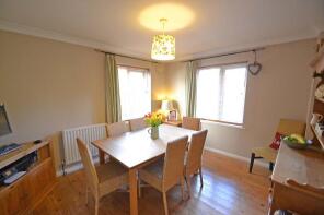 1, St Peters Close, Horsham RH13 8DN