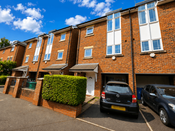 4 Bedroom Town House for Sale