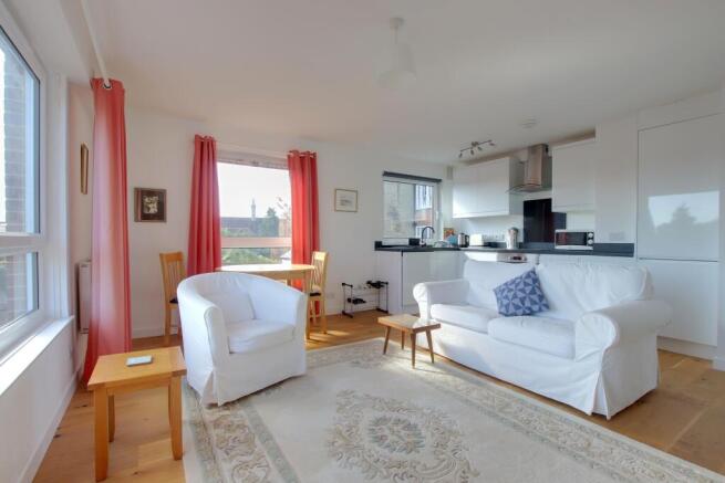 KITCHEN/LIVING ROOM