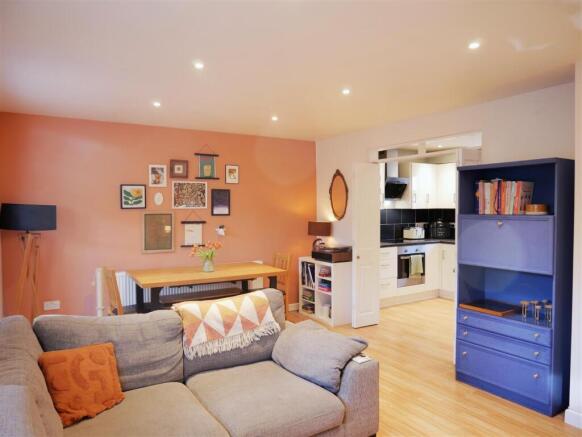 LIVING / DINING ROOM