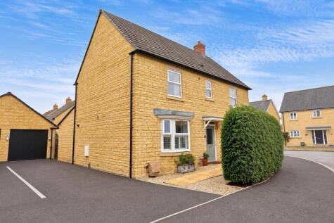 Elmhurst Way, Carterton, Oxfordshire