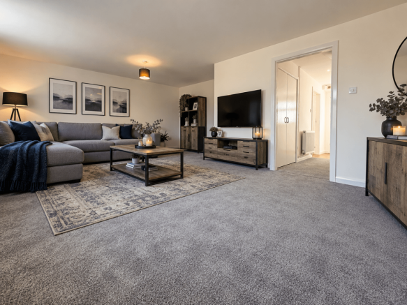 Spacious 3-Bed Duplex Apartment. Recently Renovat