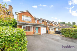 9, Redwoods, Addlestone KT15 1JN