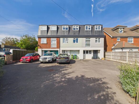 4 Bedroom Terraced House for Rent