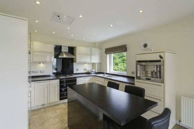 20. Kitchen area ...