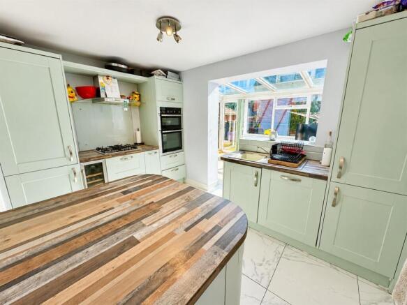 kitchen 2.jpg