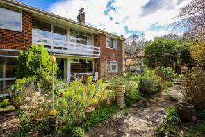 4, Edgewood Court, Hill Brow Road, Liss GU33 7PX