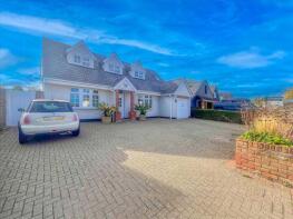 11 Lyndhurst, The Street, Frinton-on-sea CO13 0EE