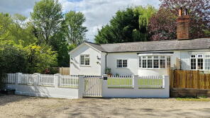 11, Midgham Green, Midgham, Reading RG7 5TT