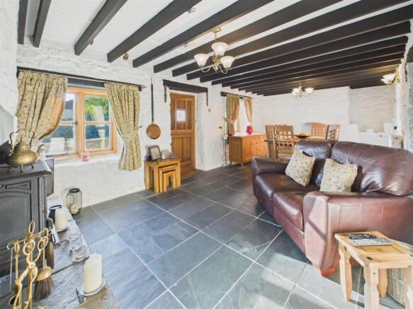 LOUNGE/DINING ROOM