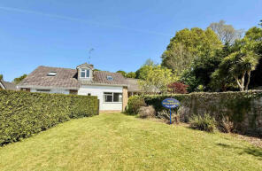 11 Hillside, Denholm Close, Ringwood BH24 1TF