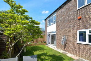 24, Elmswood, Leatherhead KT23 3JH