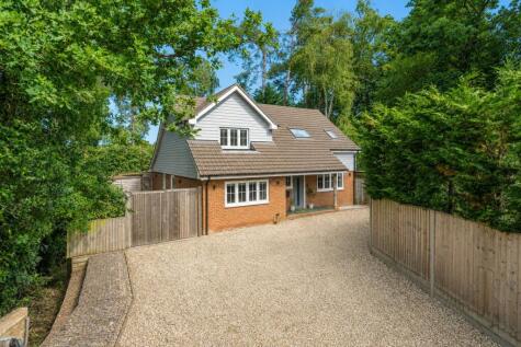 Award Road, Fleet, GU52
