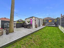 15, Red Hall Avenue, Deeside CH5 4RB