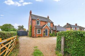 Stocks House, The Green, Battle TN33 9JE