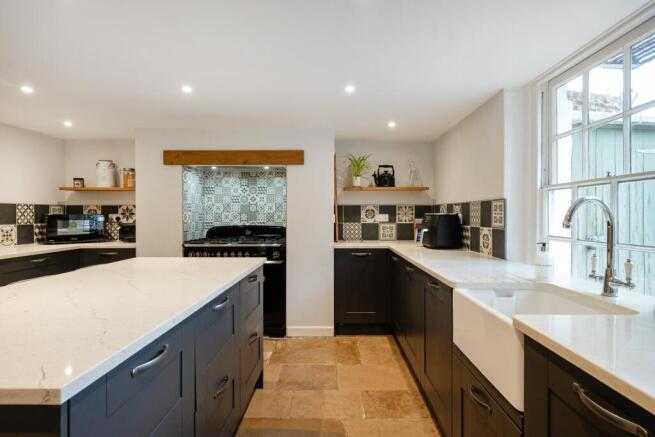 KITCHEN/BREAKFAST ROOM