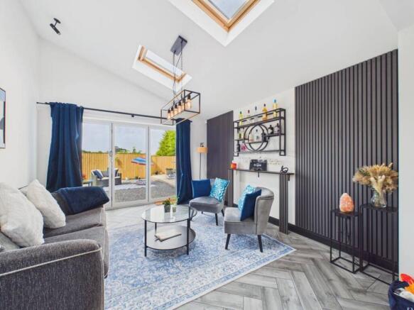 Kitchen/Lounge Area