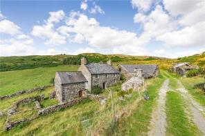 Erw Suran, Road From Cae Glan Yr Afon Northeastwards To Cae Glas, Garndolbenmaen LL51 9BQ