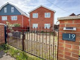 19, Eastern Promenade, Clacton-on-sea CO16 8LG