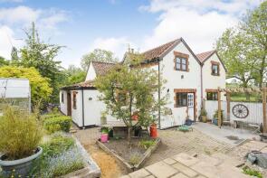 Turnpike Cottage South, Watton Road, Norwich NR9 4BQ