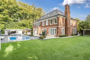 Wynwood House, Warren Drive, Tadworth KT20 6PY