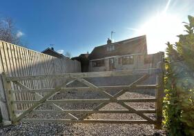 2, Olivers Close, Calne SN11 8XU