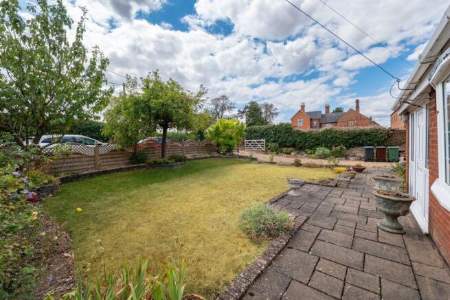 04 front garden - 2 bedroom detached (bungalow) 