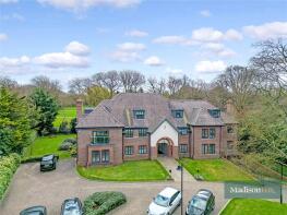 6, 118 Charlesworth Court, High Road, Chigwell IG7 5AR