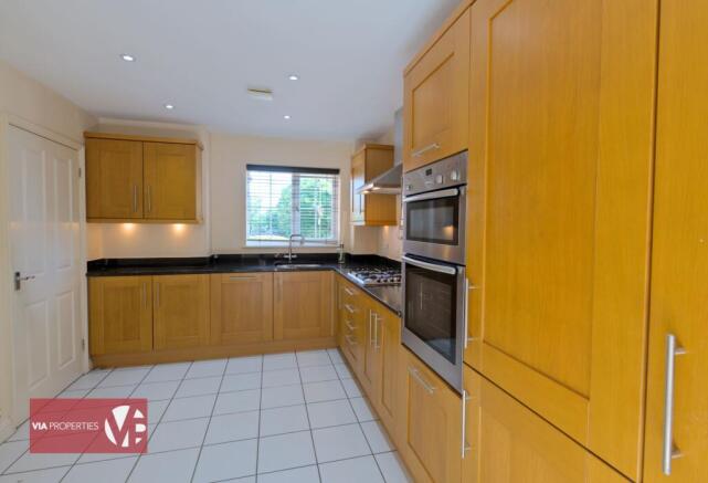 2 Harmondswood Close Broxbourne via properties est