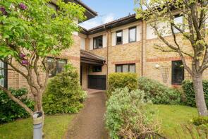 4, Cedar Court, The Gables, Oxshott, Leatherhead KT22 0SD