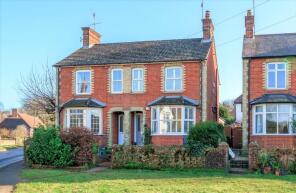 3, Woodrough Cottages, High Street, Bramley, Guildford GU5 0HP