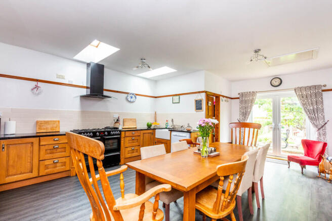 Kitchen/Breakfast...