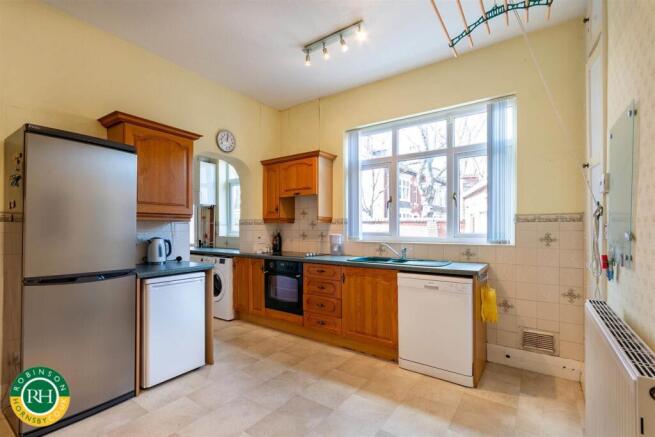 Kitchen 2.jpg