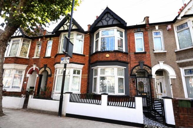 Attractive Two Double Bedroom Victorian House wit