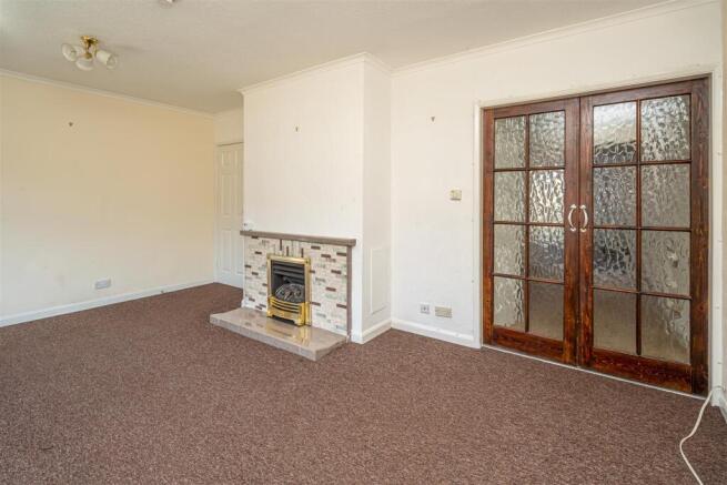 4 Easthall Close lounge.jpg