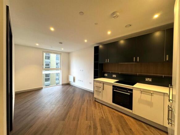 Living Rm pic 2.jpg