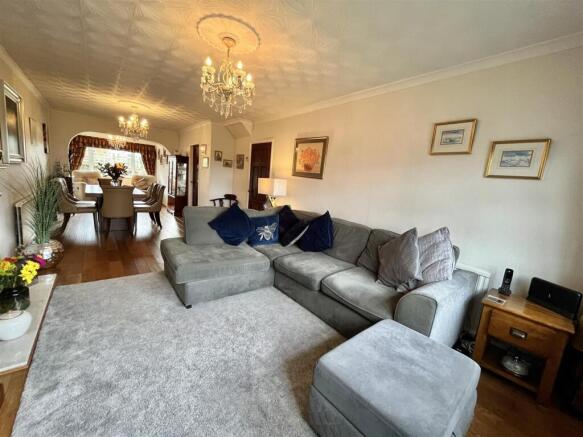 Lounge/Dining Room