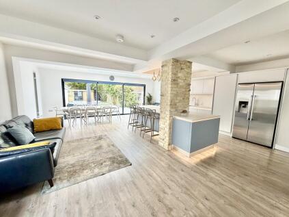 Clarendon Close, Broadstone