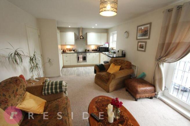 Lounge/Dining Area