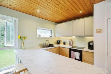 Ffordd Hebog, Y Felinheli, LL56