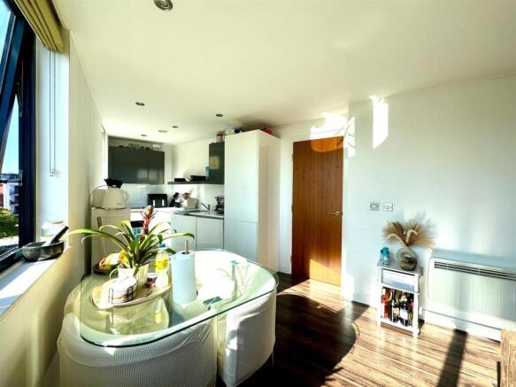 Kitchen pic 3.jpeg