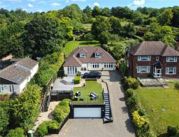 142 Green Coombe, Castle Hill Road, Dunstable LU6 1QG