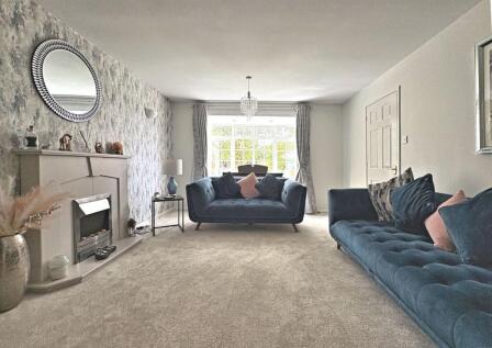 Somerset Close, Kingswood, Wotton-under-Edge, GL12