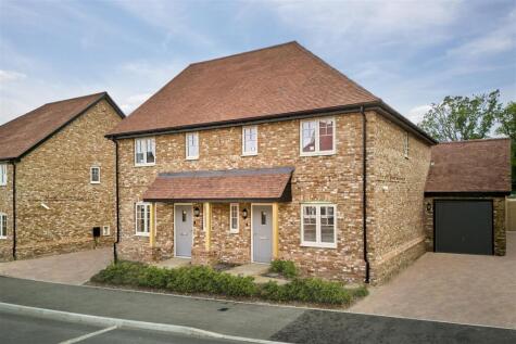 1 Montgomery Place, Arundel